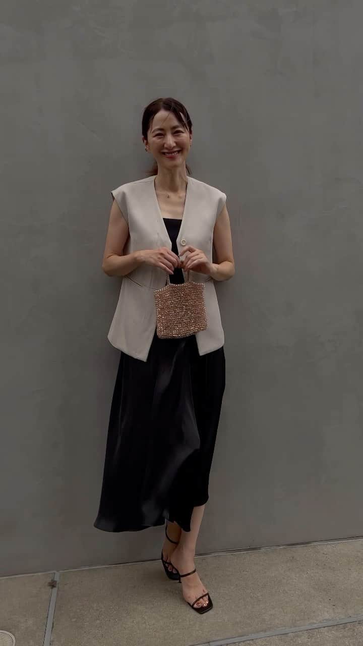 前田ゆかのインスタグラム：「@anteprima_japan  アンテプリマのNew color🩷 #スタンダードミニアトゥーラ  オーダーしていた新作が届きました🩷🩷  パウダリーピンクゴールドが凄く可愛い🩷 ゴールドのチェーンを付けてショルダーにも アレンジできて✨ このミルキーな柔らかで華やかなパウダリーピンクの 組み合わせ最高です✨ 想像以上に可愛い🩷  #anteprima #アンテプリマ #ミニアトゥーラ #パウダリーピンクゴールド🩷」