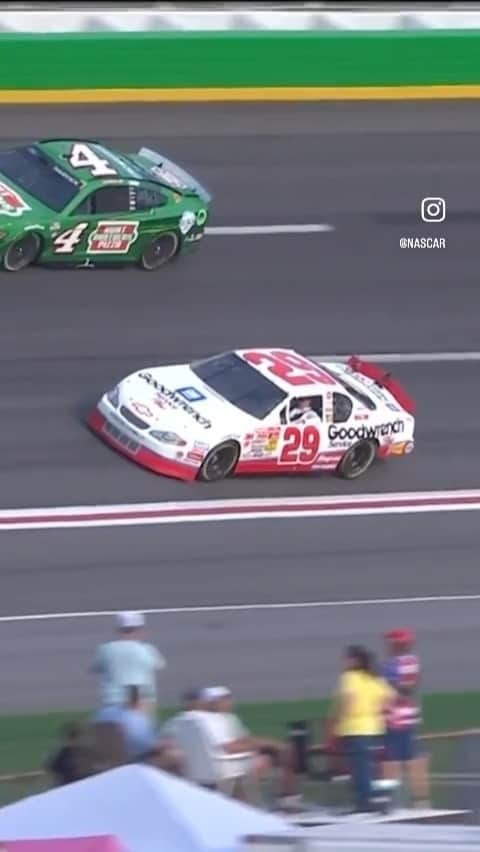 ウエストコーストチョッパーズのインスタグラム：「Man does that #29 car look good on the track!  Especially with my buddy Childress behind the wheel.   I wish we could go back to these old cars.  Instead of the 20mph slower spec turds we have now.  I guess a guy can dream..  #jessejames  #nascar #2France2Furious」