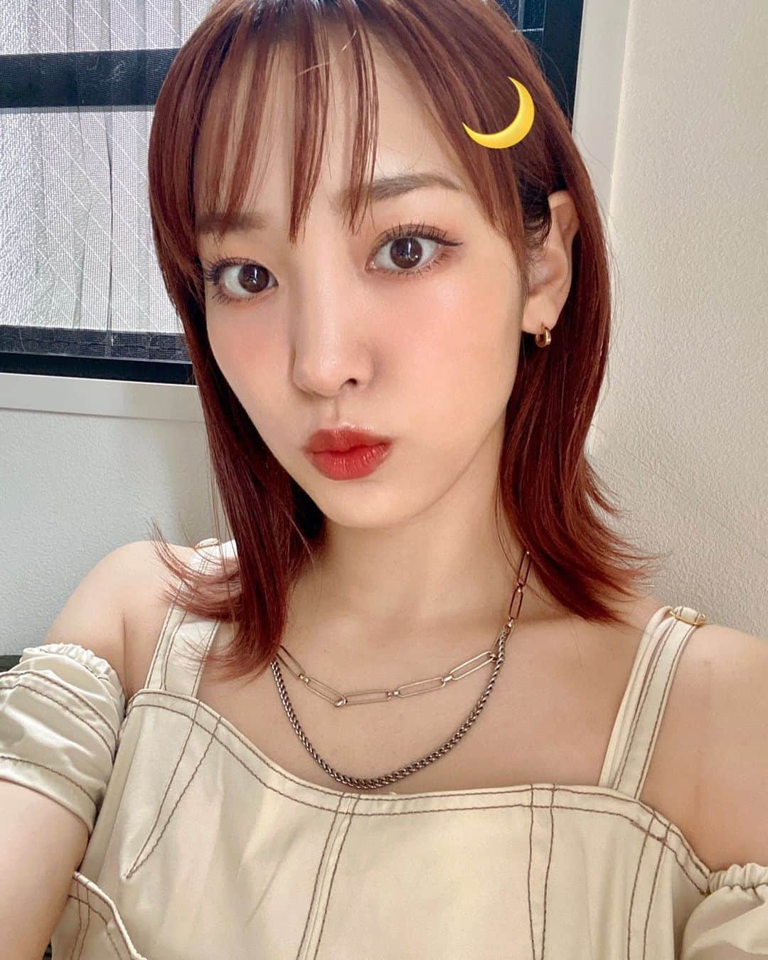 飯窪春菜のインスタグラム：「🌚  数日前に皆さんからアドバイス頂いた方法で寝てみてから安眠・快眠できています！ ありがとうございます☺️🫶🏻  この時期はひんやり寝具で寝ている方も多いんですね⛄️ 使ったことないから興味あるな〜✊🏻  お部屋涼しくして屍のポーズで寝始めると( ˘ω˘)ｽﾔｧという感じです🌚 寝不足が解消されて嬉しい限りです！  話変わるけど、Threadsをインストールしてみたけどさっぱりわからないのでとりあえず放置しています🥹笑 見る専になるかもなあ〜😮‍💨😮‍💨😮‍💨」