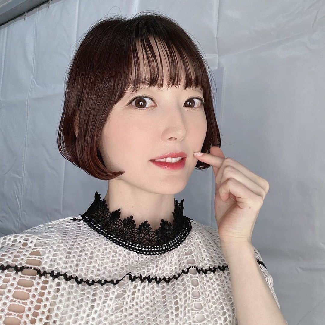 花澤香菜のインスタグラム：「. TEMAのフェス、マカオの屋外で歌うの気持ち良かった☺️🌸オフショット！ #TEMA #TEMA2023 #花澤香菜」