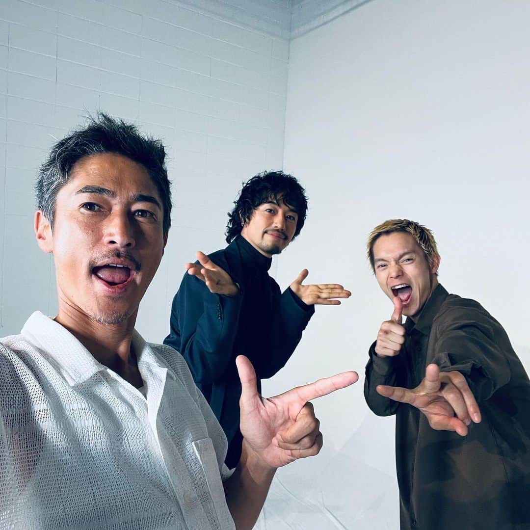 窪塚洋介のインスタグラム：「昨日は 9月1日公開の映画 「スイート・マイホーム」 監督／齋藤工 の取材日☻  久々に再会の、 @takumisaitoh_official  @masatakakubota_  と 昔は色白だった色黒を添えて。」