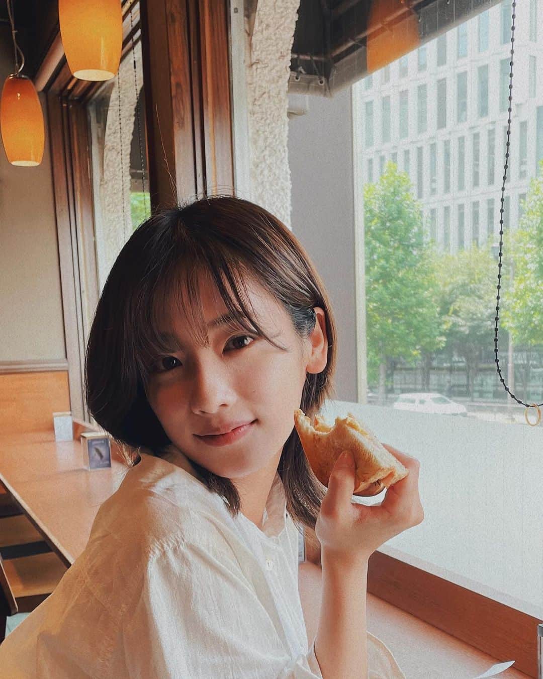 二宮芽生のインスタグラム：「おは☀︎☕︎ 朝ごはん食べたのにもうお腹空いてるよ。」