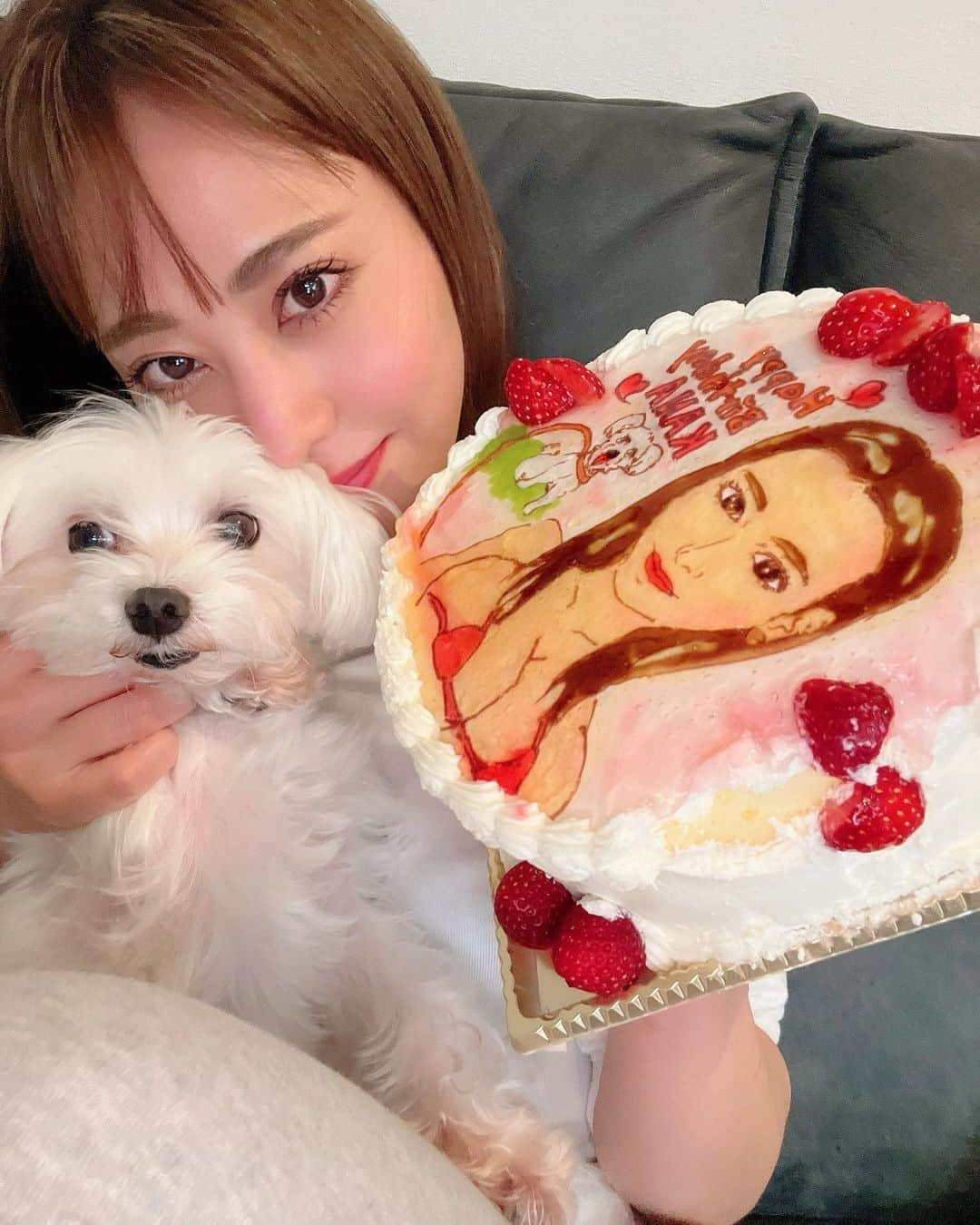 古都かなさんのインスタグラム写真 - (古都かなInstagram)「my birthday🎂💕🍓 今年も幸せなお誕生日を 迎えられてhappy💖 36歳になりました👱🏼‍♀️ 若返りたいけど、毎年思う事… 今が1番楽しい🙌✨🥳  #mybirthday #5月22日 #happyday #happytime  #お祝いしてもらえて幸せ  #人生楽しもう #t͜͡h͜͡a͜͡n͜͡k͜͡y͜͡o͜͡u͜͡💖」7月10日 9時34分 - kanachanyaai