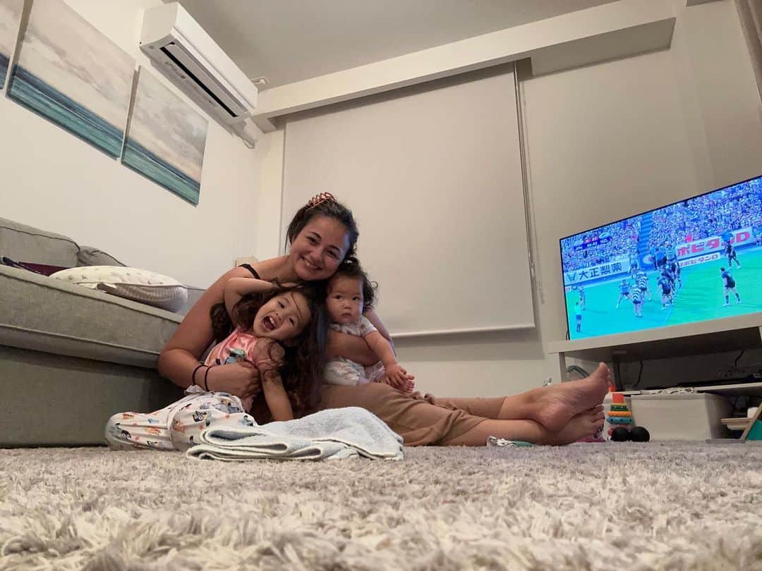 エリナ シルカのインスタグラム：「るーがセルフタイマーの仕方を覚えたからいつも写真撮影中😂🥰」
