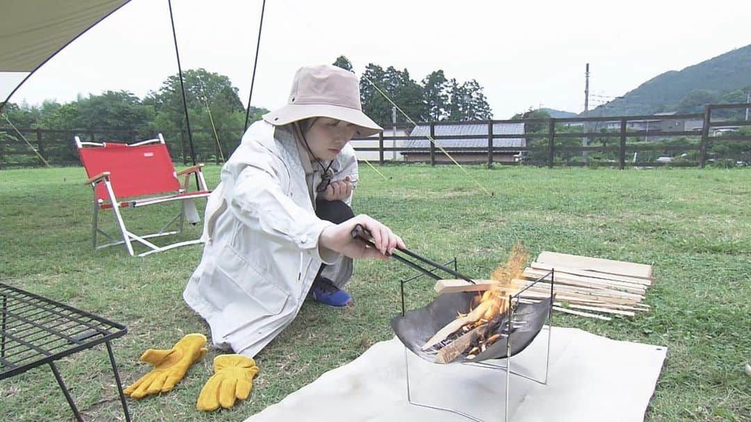 齋藤恵梨のインスタグラム：「. 【首都圏ネットワーク】 . 先日の首都圏ネットワークは キャンプの話題をお伝えしました🏕 . 小学生の時の林間学校以来のキャンプでしたが 焚き火をして焼きマシュマロを食べて デイキャンプを満喫しました！ . あすは午前11時30分から ひるまえほっとに出演予定です！ 関東甲信越地方にお住まいの皆さま、ぜひご覧ください☺️ （※放送内容は急遽変更になる可能性があります） . #NHKさいたま #キャスター #キャンプ」