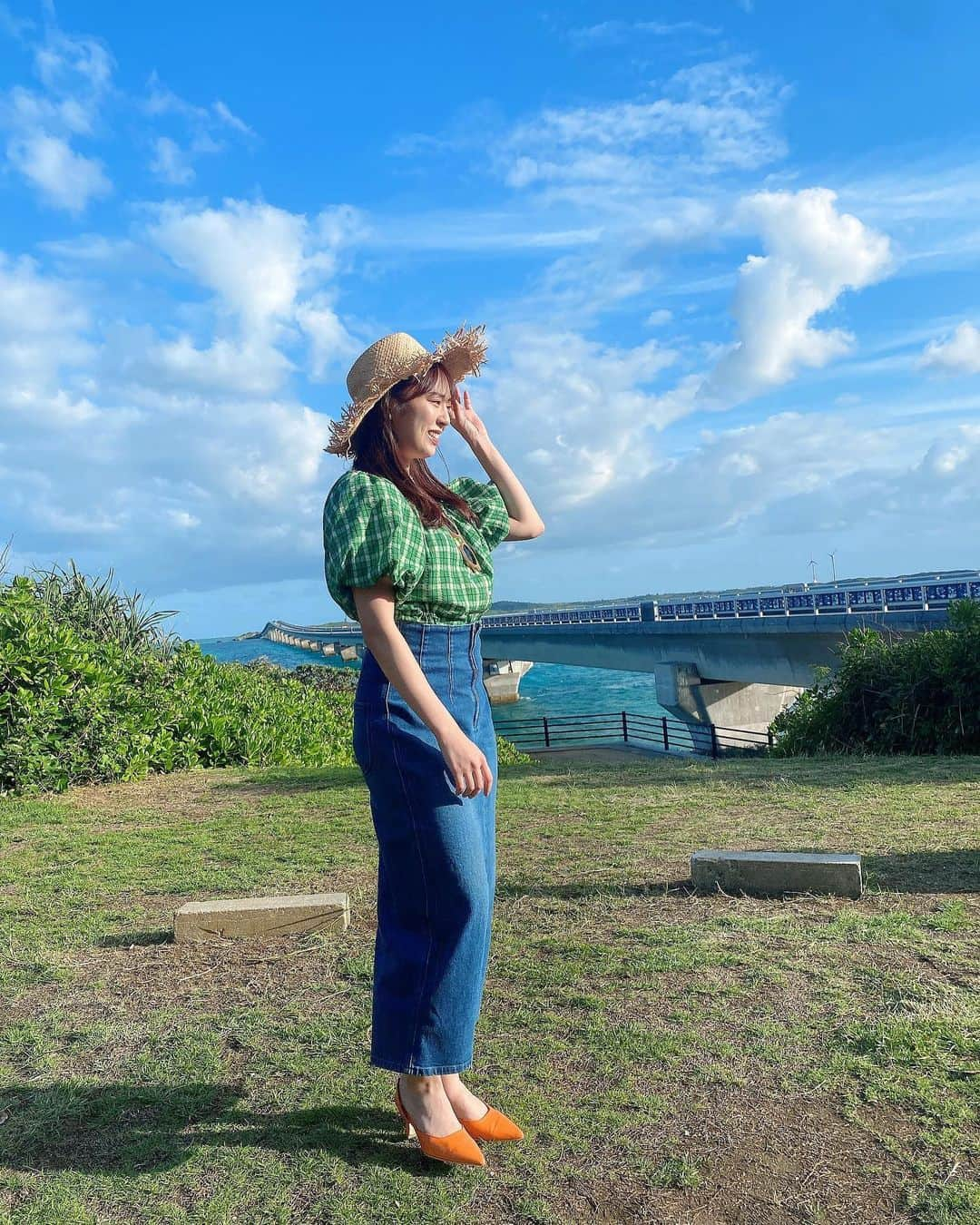 坂口理子のインスタグラム：「写真集の撮影で宮古島に行った時の🏖  今年の夏も全国的に暑そう....  #brandnewdays #坂口理子1st写真集  #宮古島 #沖縄 #miyakojima #okinawa  #伊良部大橋 #伊良部島   インスタに全然写真載せていない事に今更気付いてしまった... ちょくちょく挟んでいこう...」