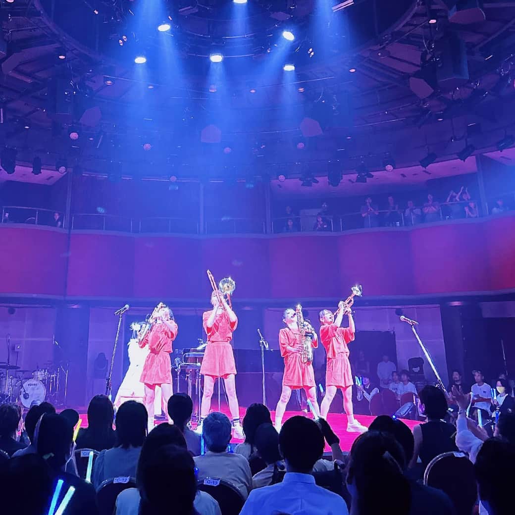広瀬香美のインスタグラム：「【祝・完売御礼】 Kohmi EXPO 余韻画像集です。 次回のKohmi EXPOは、2024年6月29日（土）恵比寿 ザ・ガーデンホール にて開催！  #KohmiEXPO #広瀬香美 #MOS #ゼロ打ち #ハラミちゃん #FUYU」