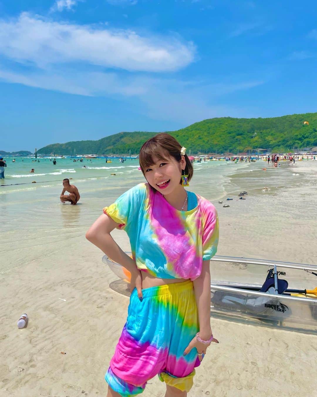 ゆーりのインスタグラム：「ラン島🐬🏝🇹🇭 ･ ･ ･ タイの海！！！ パタヤっていうところからフェリーで40分移動したところにあるリゾートに遊びに行ったよ🚢 ･ ･ ･ ･ 船酔いやばかったけど 美味しいのも沢山食べれて海のお水も気持ちよくて最高でした😆😆 ･ ･ ･ ･ みんなは今年もう海行ったー？ ･ ･ ･ ･ ･ ･  #thailand  #pattaya  #japan  #japanese  #travel  #vacation  #photography  #instagram  #instagood  #fashion  #hair  #makeup  #nail  #ootd  #foodion」