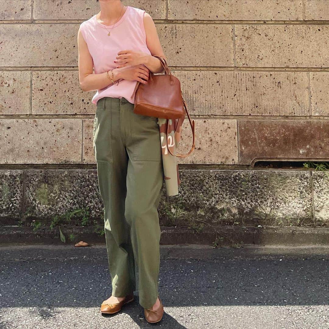 canariaさんのインスタグラム写真 - (canariaInstagram)「_  ピンク、カーキ、ブラウン  tops #hanes pants #spickandspan  shoes #citen bag #hayni ecobag #apc necklace #zara  #アラフィフファッション #50代ファッション #カジュアルコーデ #canariacoordinates」7月10日 20時33分 - canaria_rs