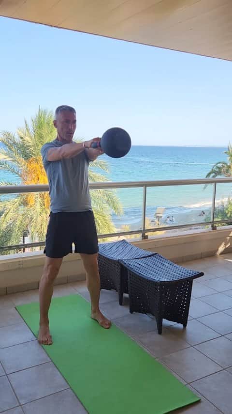 ルイス・ハビエル・ガルシア・サンスのインスタグラム：「MONDAY  Have  a great week guys. Some of you started your holiday and some will do it soon. Keep basic routines, some jog or core workouts to don't feel it once you are back, of course, have a glass or two or Sangria, you deserve it!! #Monday #Workout #Summertime」