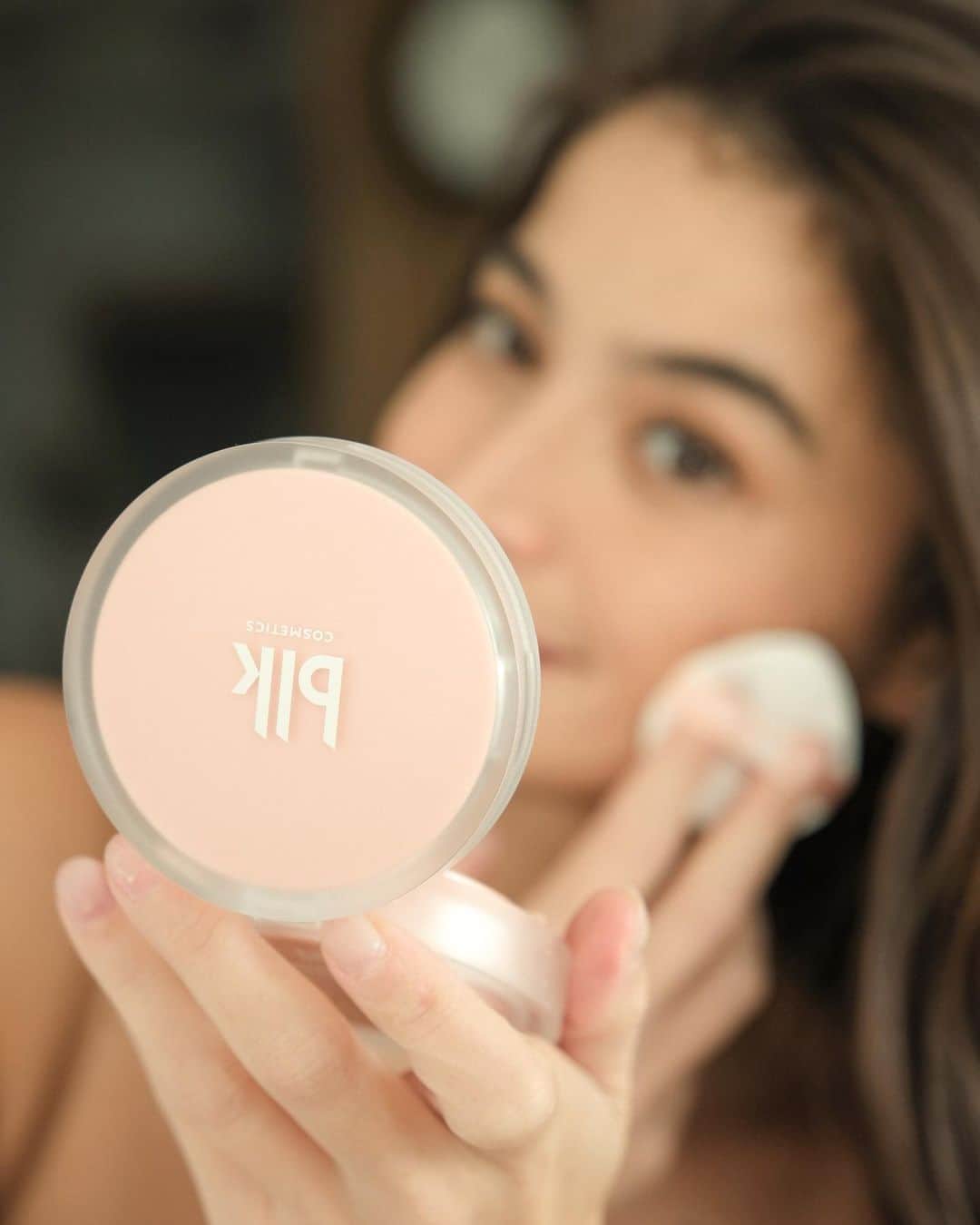 アン・カーティスのインスタグラム：「Retouch na mga beshy ☁️  Our blk airy matte cushion is divine 🥰 @blkcosmeticsph」