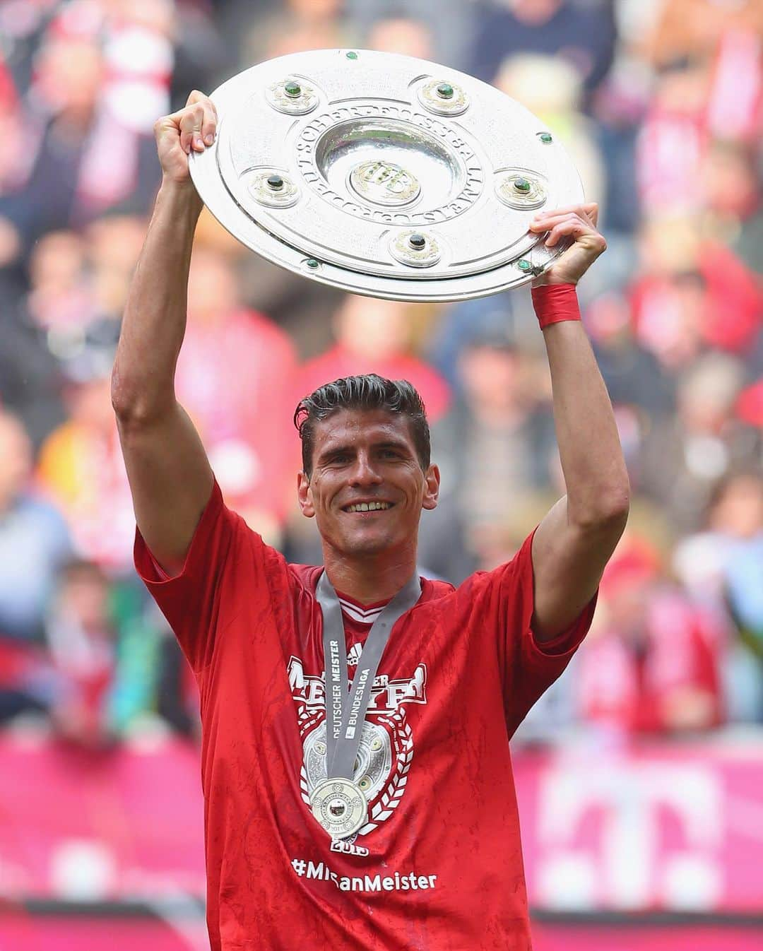 バイエルン・ミュンヘンさんのインスタグラム写真 - (バイエルン・ミュンヘンInstagram)「Wishing a happy 38th birthday to @mario! 🎉  #MiaSanMia #FCBayern #Gomez」7月10日 19時09分 - fcbayern