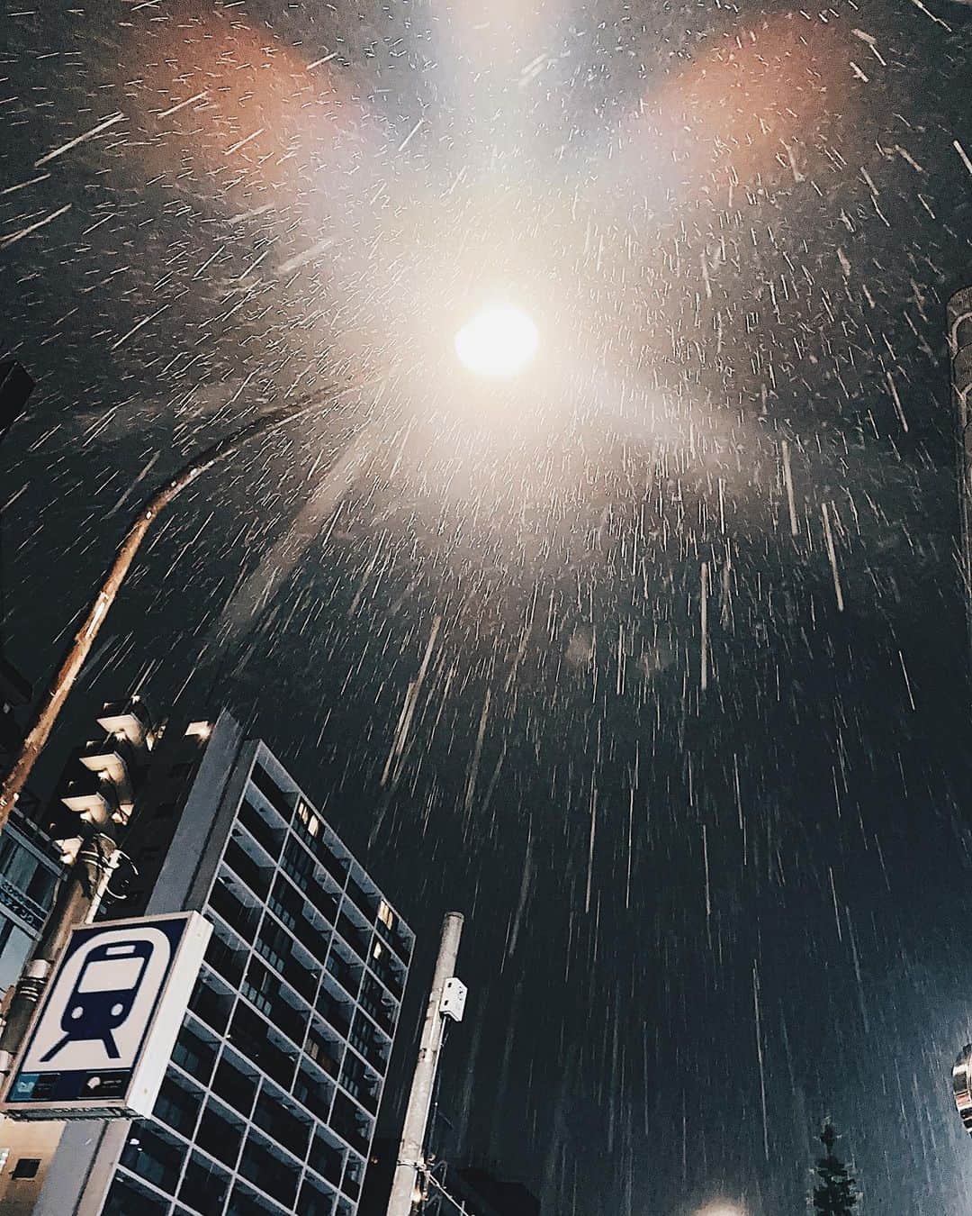 山本彩未のインスタグラム：「. 先月☔️はあんなに雨がやだったのに😂 . . . . . #雨#梅雨」