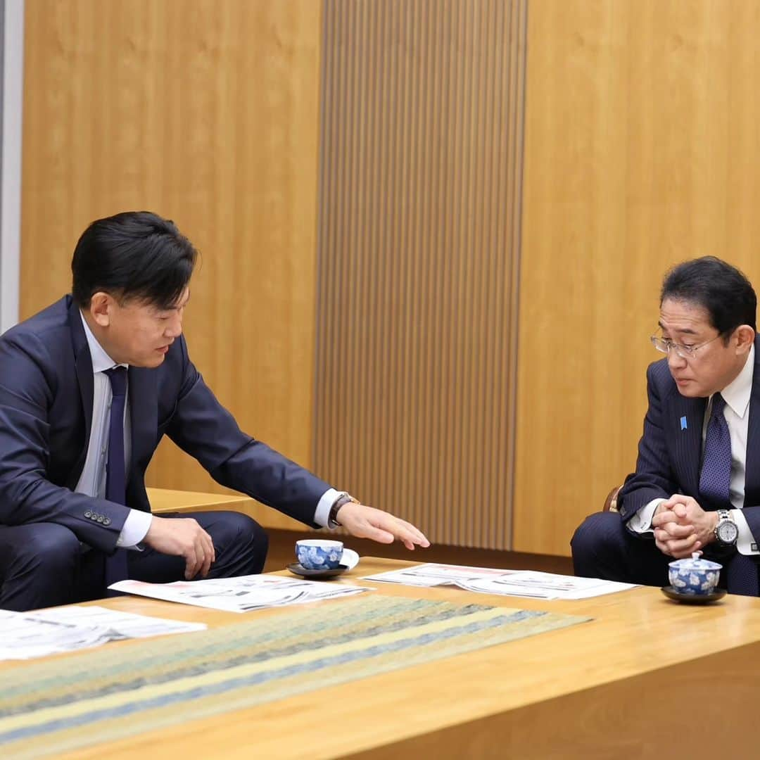 三木谷浩史のインスタグラム：「Good discussion with our PM.」