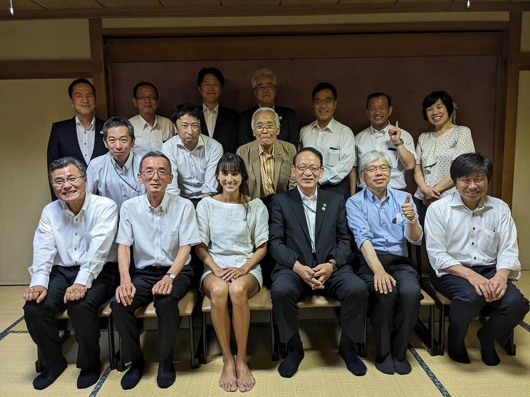 道端カレンさんのインスタグラム写真 - (道端カレンInstagram)「南丹市の西村市長はじめ、みなさま楽しい時間をありがとうございました💖💖  #京都府南丹市文化観光大使 #南丹市 #京都丹波トライアスロンin南丹大会 #南丹警察署長 #湖池屋工場長 #虎屋工場長 #南丹市役所 #口丹波勤労福祉会館」7月10日 19時19分 - karenmichibata