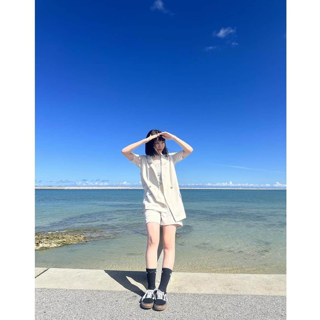 桜井えまさんのインスタグラム写真 - (桜井えまInstagram)「. okinawa満喫🌴🌊   #沖縄 #海 #砂浜  #beach  #エビ中  #fjk  #素敵な思い出  #桜井えま  #セットアップ  #coordinate  #selfie  #vans」7月10日 19時21分 - emma_sakurai_official