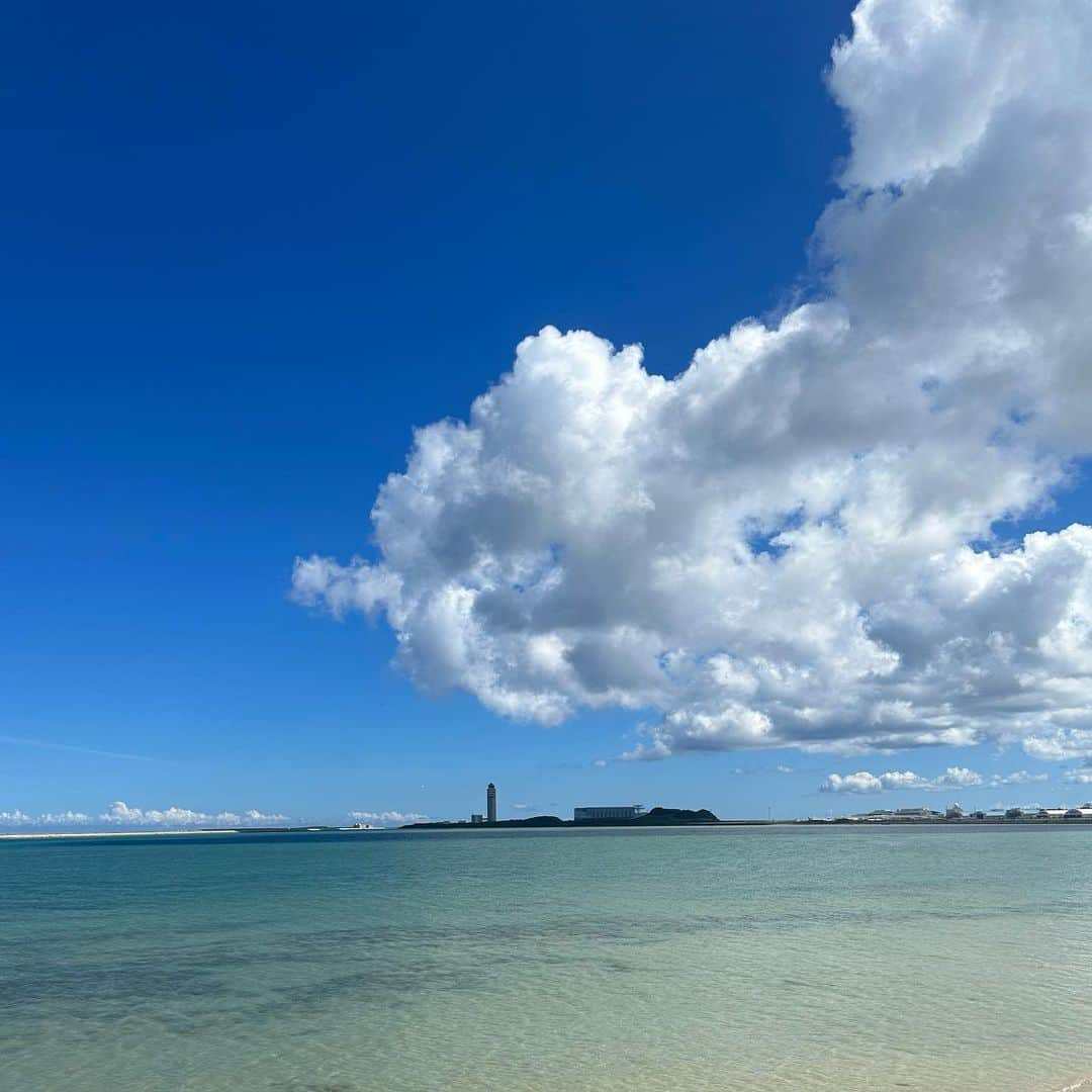 桜井えまさんのインスタグラム写真 - (桜井えまInstagram)「. okinawa満喫🌴🌊   #沖縄 #海 #砂浜  #beach  #エビ中  #fjk  #素敵な思い出  #桜井えま  #セットアップ  #coordinate  #selfie  #vans」7月10日 19時21分 - emma_sakurai_official