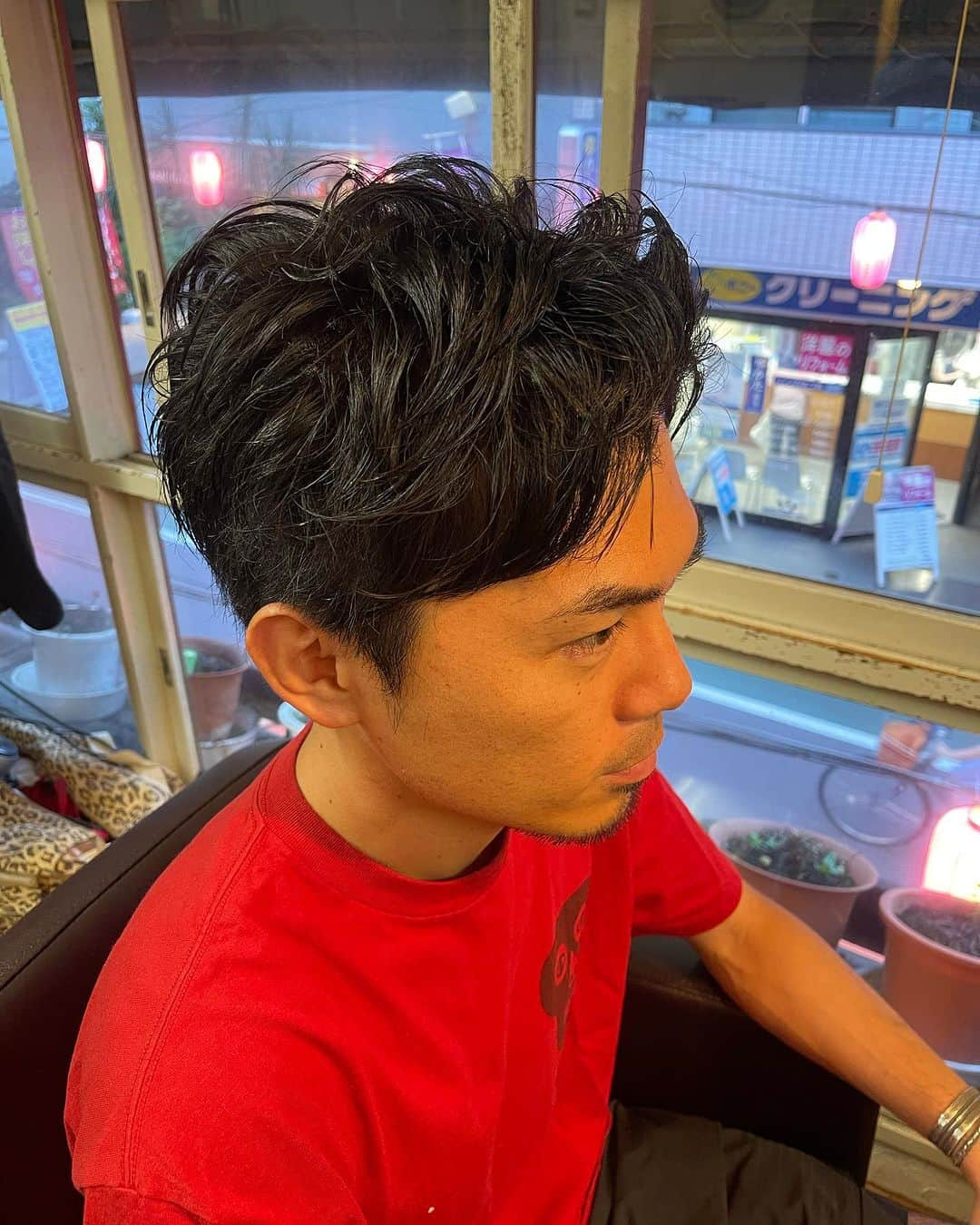 杉本知香さんのインスタグラム写真 - (杉本知香Instagram)「少し伸ばそっかなーの長さのバーベの髪型に ウォーターグリースがめちゃくちゃしっくりきました✂️✨ つつみくんもさっぱりイケメン風✂️✨  #中目黒美容室 #たけだバーベキュー #バーベ#BBQ芸人 #つつみひろき #宮迫です」7月10日 19時29分 - sugimotoc