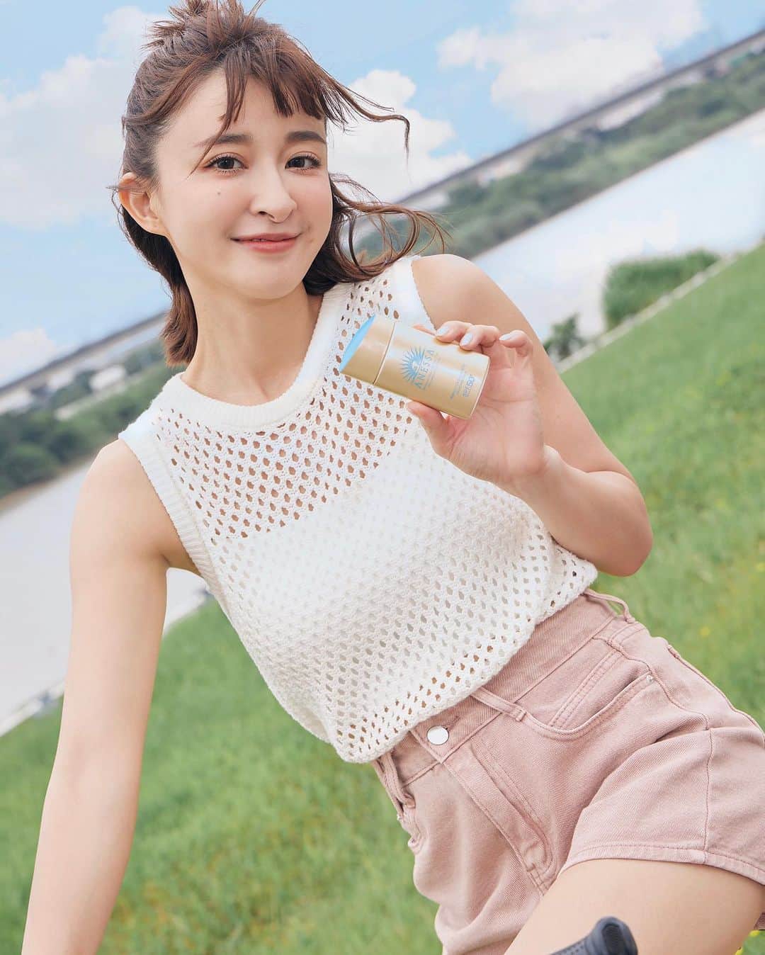 Kerinaさんのインスタグラム写真 - (KerinaInstagram)「說到防曬產品我第一個想到的絕對就是 #ANESSA安耐曬 ！ 從大學時期代言人還是蛯原友里時就一直用到現在🙈  他們家的防護力&防水力真的是沒話說 尤其最近的太陽感覺又更可怕了 近幾年都在回想，小時候的夏天有這麼熱嗎🔥  雖然說夏天的太陽很可怕 但我還是很熱愛戶外活動（夏天生的孩子不怕熱😆） 尤其是生了兩隻男孩後的假日 在戶外的時間又更長了～  戶外出遊大推安耐曬的 #金鑽高效防曬露  這罐是日本連續22年的銷售NO.1🥇 可以自動偵測汗水，以及空氣中的水分與濕度 將潮濕水氣轉化為UV防禦膜 無論是在高溫下流汗，還是在河堤上吹風 都能維持長時間的防曬效果  另外金鑽系列還有  #金鑽水透妍妝前乳 這罐就可以日常通勤、逛街使用 臉+全身都可以擦唷，比較大罐CP值很高👏🏻  #金鑽高效防曬噴霧 噴霧就是懶人必備🤭 建議先擦一層防曬乳 外出時攜帶噴霧用補的效果會更好唷  金鑽系列的防曬係數都有SPF 50+ PA++++ 但高防曬係數的質地非常水潤不黏膩 擦起來超清爽而且用沐浴乳就可以卸除 害怕防曬黏膩感的話一定要試試～ 一起享受陽光吧😎  #地表超強防曬安耐曬 #NO1全方位UV防禦專家」7月10日 19時30分 - kerina_hsueh