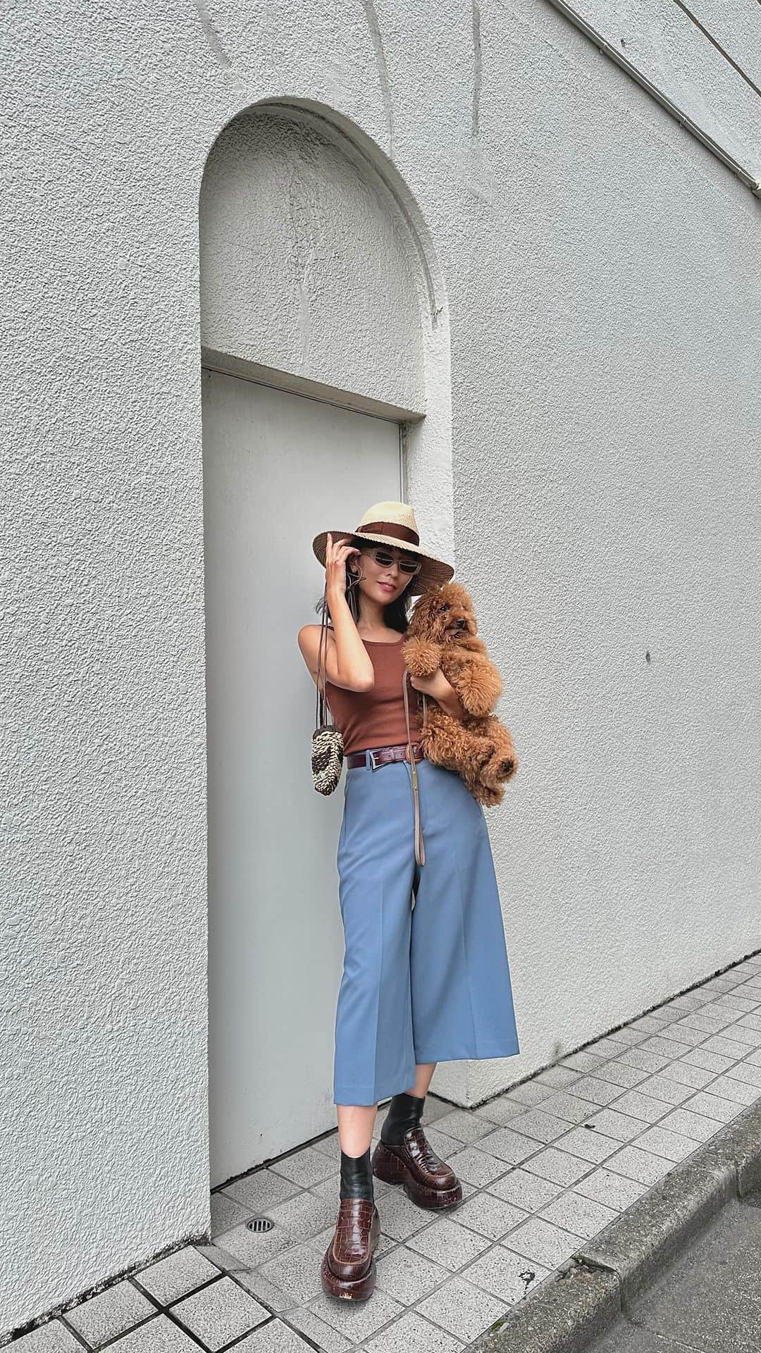 Hana4のインスタグラム：「暑い夏にこそ取り入れたいカラー🩵 ブルーグレーの何とも言えない色🥺 @timelesswomen_official のパンツで コーディネート・色遊びを楽しんだ日😋🤎  @tsugumiw さんの作り出す世界、大好き😘❤️  👒 @borsalino_world 🧥 @amerivintage  Tops @rosary.moon Pants @timelesswomen_official 👢 @loewe 👜 @nknit_official」