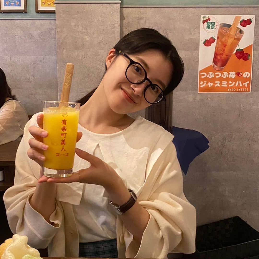 川床明日香さんのインスタグラム写真 - (川床明日香Instagram)「21歳になりました。 20代が始まったんだなと21のろうそくを見て実感しました、、 20歳は大人にならなきゃと思うことが多くて、なんだか急いで生きてたなぁと気づけた一年でした。 21歳はもっと肩の力を抜いて、どんな自分も認めてあげながら生きるぞ！！！！ 21歳の私もよろしくお願いします。」7月10日 19時35分 - asuka_tokotoko