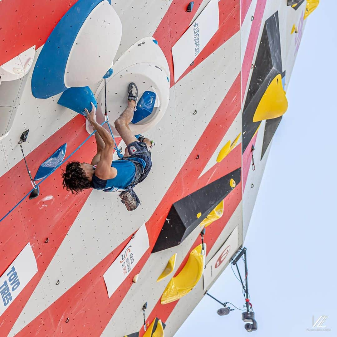 緒方良行のインスタグラム：「It was great pleasure to climb in this beautiful landscape again🇫🇷🏔️ I started climbing with good flow but finished with a foot-slip after struggling in the crux in semifinals. Luckily, I got another chance this weekend🔥🔥  第3戦シャモニー準決勝、最後はあっけなくヒールが抜けて終了してしまいました。しかし、下部のペースやテンポ感、核心での粘りなど悪くない点もあったはず。 ただ予選から全ルート、＋を出せずに終わってしまったのは本当に情けない。切り替えてブリアンソン頑張ります🔥🔥  📸 @vladek_zumr   @bpump_ogikubo  @adidastokyo @adidasterrex  @fiveten_official  @optimumnutrition_jp  @rockcityclimbingholds  @frictionlabs」