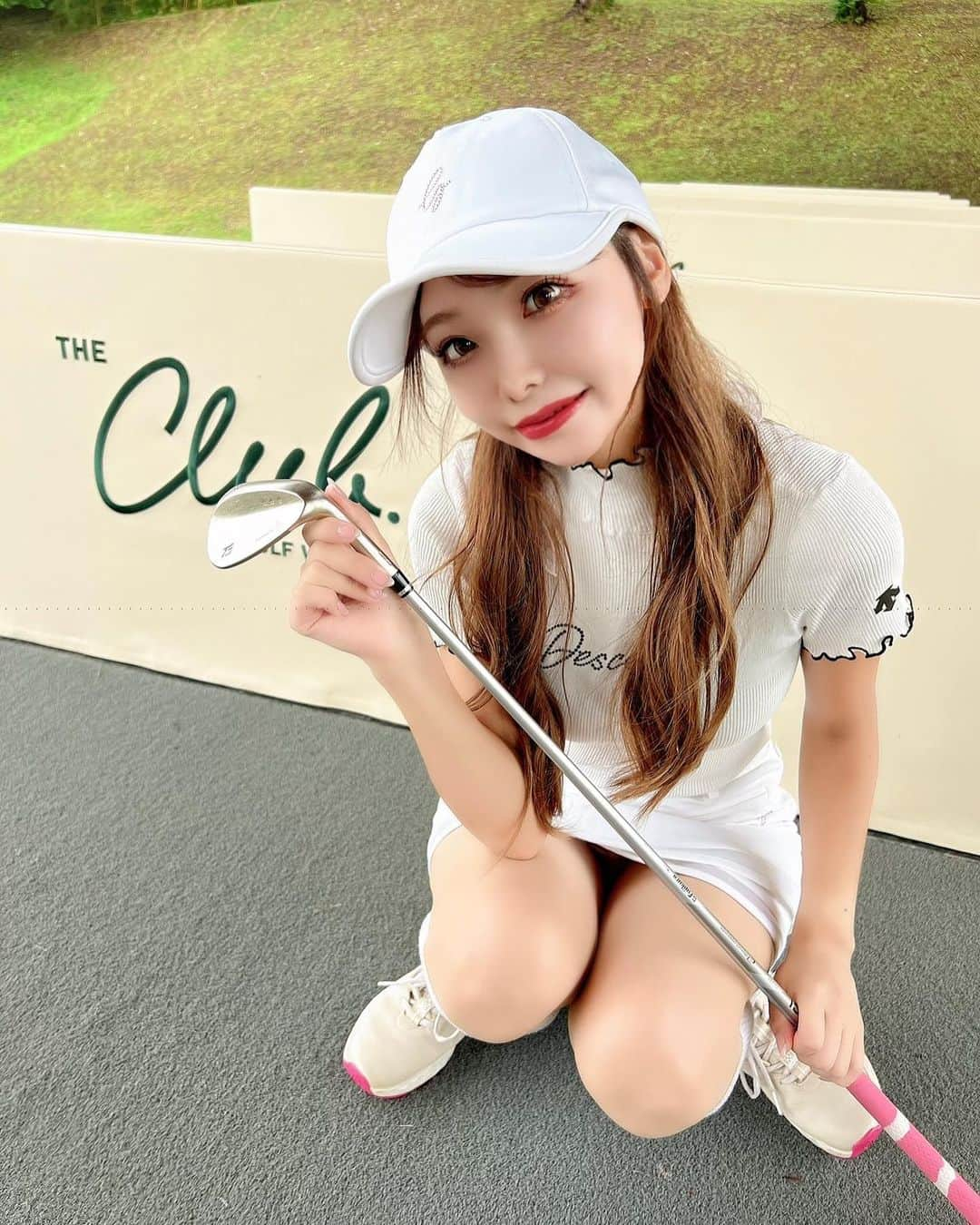 ちゃんしーさんのインスタグラム写真 - (ちゃんしーInstagram)「@the_club_golf_village の練習場で♡  私のゴルフになくてはならない存在の56度🫣💕  25Yのフワッとアプローチが完璧子です♡ 使ってみたい方コンペの時とか かしてあげるねっ🩵  ピンクのグリップもきゃわいい💖 . . 🎀市川アイアン様アカウント🎀 @ichikawa_iron  . . . #市川アイアン#ゴルフ女子#ゴルフ男子#ゴルフ初心者#ゴルフ女子初心者#女子ラウンド#高尔夫#골프#美脚#ミニスカ#美脚#脚やせダイエット#足痩せ#トレーニング#お尻#おしり#おしりフェチ#スイング動画#アイアンショット#誕生日ラウンド#韓国ウェア#お花見#お花見コーデ #theclubgolfvillage#raysum」7月10日 19時46分 - hime___golf