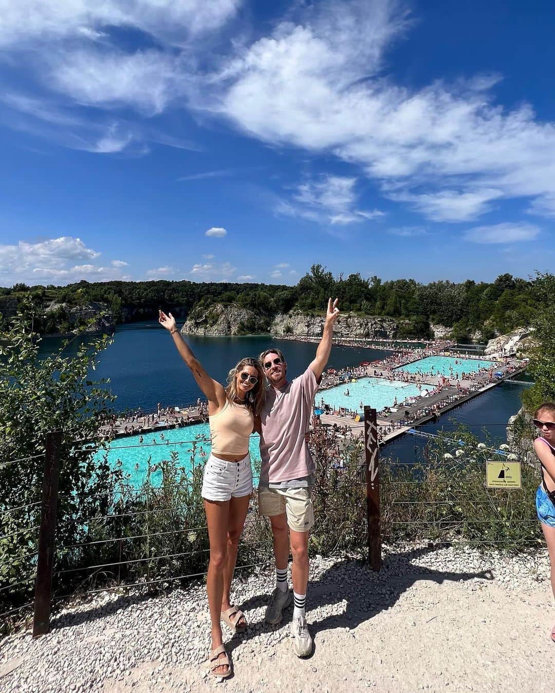 のインスタグラム：「Polska mems 🎞️  1. Baseny Na Zakrzówku 💦 2. Family ♥️ 3. My absolute FAVE 🥟 #pierogi 4. Kraków with the best 🫶🏼 5. Zapiekanki 🥖 6. Kościół Opieki św. Józefa ⛪️ 7. They call me panda 🐼  8. Vistula at sunset 🌅  9. Our final breakfast could only be #paczki 🍩」