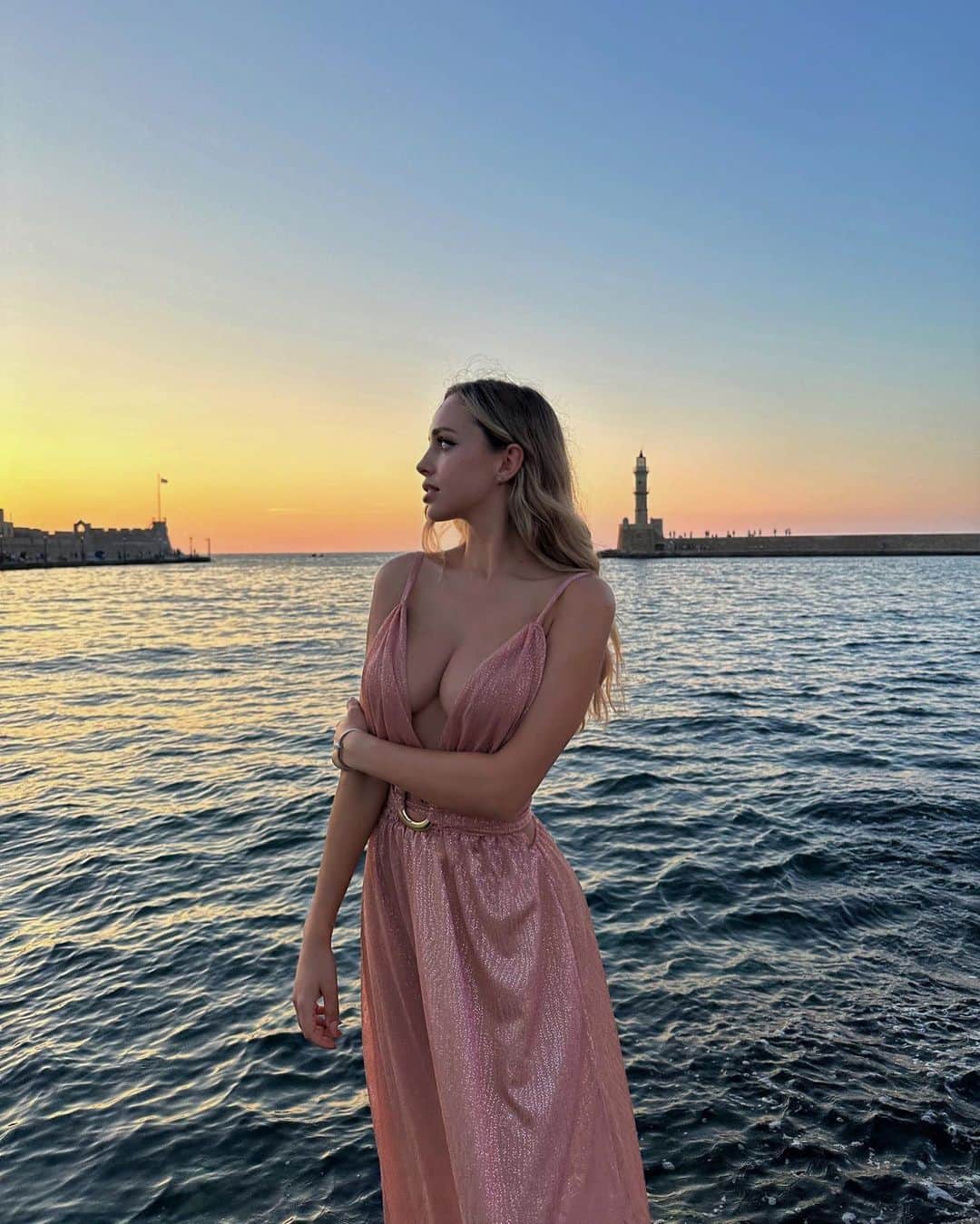 Weronika Bielikさんのインスタグラム写真 - (Weronika BielikInstagram)「Some days there won’t be a song in your heart. Sing anyways ❤️ Dress: @mya_collection」7月10日 20時00分 - veronicabielik