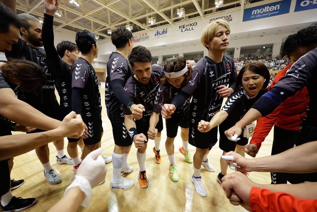 東江雄斗さんのインスタグラム写真 - (東江雄斗Instagram)「Japan handball league 2023-24season start‼︎  開幕戦をホームで迎えれて、そして勝利できたこととても嬉しく思います。  ここから長いシーズンが始まりますが、選手、スタッフ、フロント、運営の方々、そしてファンの皆さん含め、最後の最後まで全員で闘っていきましょう💪💪  @psyfe_official  @kadokawa_dreams  の皆さんもホーム戦をたくさん盛り上げてくださってありがとうございました☺️  #handball  #zeekstartokyo  #PSYCHICFEVER #KADOKAWADREAMS #bauerfeind」7月10日 19時53分 - yutoagarie