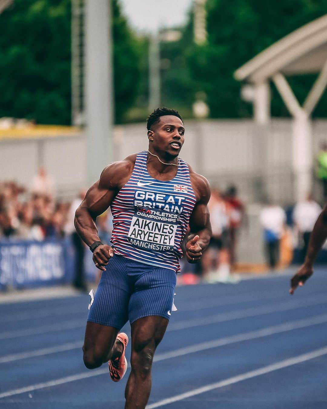 ハリー・アイキネス＝アリエティのインスタグラム：「Taking some time to reflect. I feel like I can look back feeling proud and motivated.  Made some big calls, having to plan and take some time away from the track to film a whole TV show. We made it back with just enough time for the champs and make the final. I can’t lie I was little bit nervous and apprehensive, I didn’t know what to expect, but me and My team @fudgeldnproject made it work!   If I’m being honest, I had no reason to feel confident however, I stood there with a smile on my face for each round! I enjoyed each moment and fully backed myself and the decisions I made!   just a little something to take note of! Always be your biggest fan!  - 📸 @peteman82  - #Britishchamps #100m #trackandfield #sprinting #tracklife」