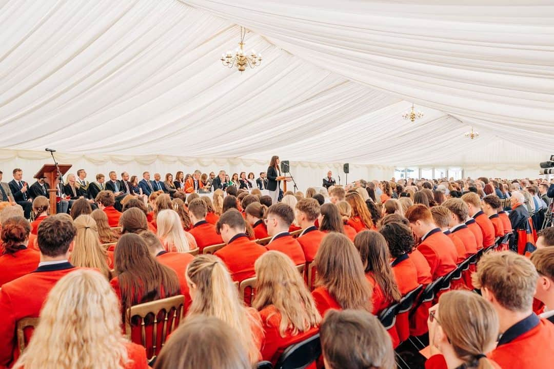 イブ・ミュアヘッドさんのインスタグラム写真 - (イブ・ミュアヘッドInstagram)「Speech Day at Loretto School celebrating the achievements of pupils 📚   Thank you for having me along to share my story and present the prizes 😊 #SpeechDay #SharingMyStory @redskymanagement」7月10日 20時04分 - evemuirhead