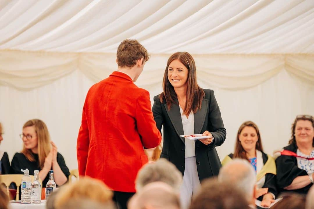 イブ・ミュアヘッドのインスタグラム：「Speech Day at Loretto School celebrating the achievements of pupils 📚   Thank you for having me along to share my story and present the prizes 😊 #SpeechDay #SharingMyStory @redskymanagement」