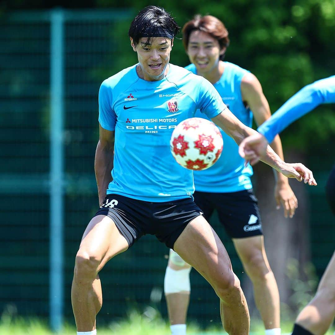 浦和レッドダイヤモンズさんのインスタグラム写真 - (浦和レッドダイヤモンズInstagram)「7.10 TRAINING | 📷 山形戦まで、あと2日。  次戦 天皇杯 JFA 第103回全日本サッカー選手権大会 3回戦 7.12(水) vs モンテディオ山形 NDソフトスタジアム山形・19時キックオフ  𝑵𝑬𝑿𝑻 𝑴𝑨𝑻𝑪𝑯 Emperor's Cup JFA 103rd Japan Football Championship 3rd Round 7.12(Wed) vs Montedio Yamagata NDsoft Stadium Yamagata 19:00KO  #小泉佳穂 #柴戸海 #大畑歩夢 #ブライアンリンセン #伊藤敦樹 #牲川歩見 #鈴木彩艶 #マチェイスコルジャ #髙橋利樹 #大久保智明 #ホセカンテ #urawareds #浦和レッズ #WeareREDS #Jリーグ #天皇杯 #サッカー」7月10日 20時05分 - urawaredsofficial