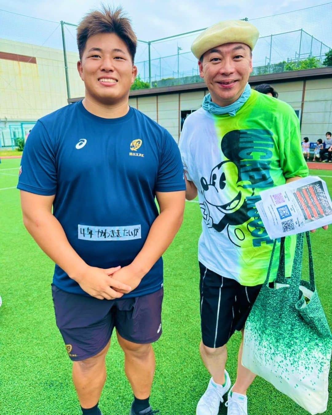 美川憲二さんのインスタグラム写真 - (美川憲二Instagram)「あぁーん❤️  現役　早稲田大学ラグビー部の  選手のみんなと　ぱちりんこ‼️😍🏉🏉🏉🍄🍄🍄💓💓💓💓  4年生　川崎大雅くん。  3年生　佐藤健次くん。  4年生　村田陣悟くん。  好青年で、爽やかで　みんな良い子です〜🥰💕💕💕💕💕💕  ヒデコ、おばちゃん‼️  応援してるから、頑張ってね〜😄😃🥰⤴️⤴️⤴️  早稲田ラグビー部‼️🏉  早稲田ラグビー部‼️🏉🏉  それそれ〜😍🥰🍄🍄🍄⤴️⤴️ #早稲田大学ラグビー蹴球部  #北風祭2023  #ラグビー大好き芸人  #みんな良い子よ #応援してます #頑張ってね #それそれー #美川憲一 #美川憲二 #ヒデコフランセスカ #オネェ系 #ものまね」7月10日 20時05分 - mikawakenji