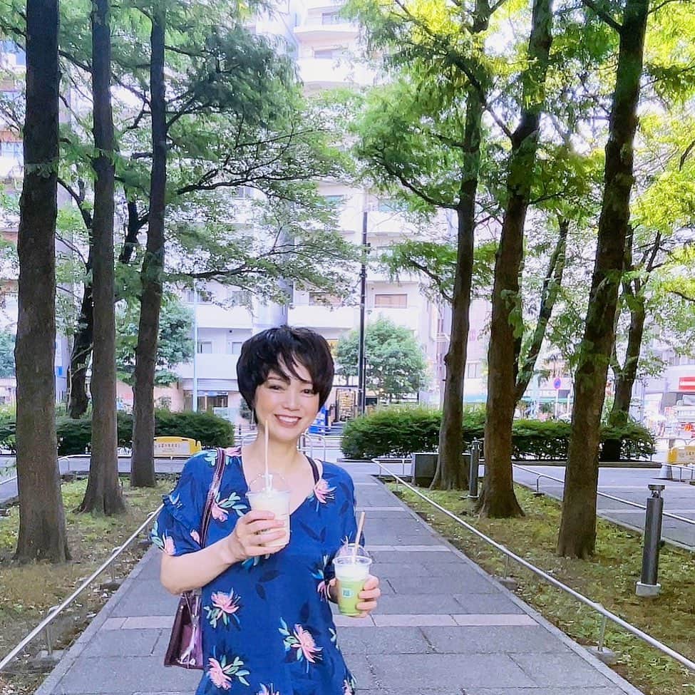 のインスタグラム：「気温36度の東京。瀬戸内レモンフラペチーノで涼！！🍋  #猛暑日」