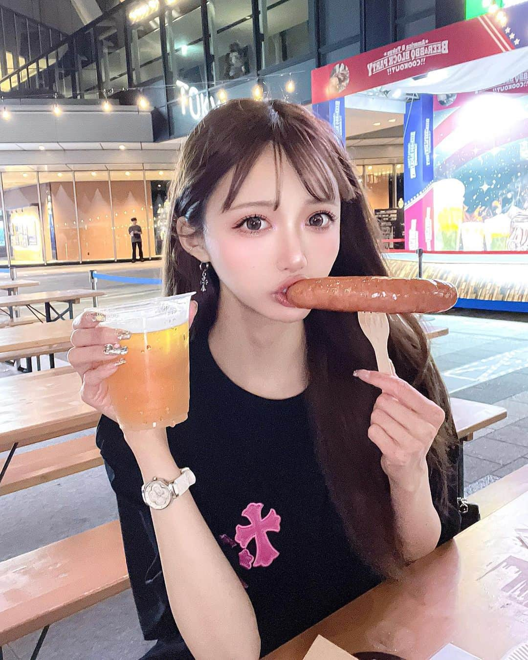 あやちゃんのインスタグラム：「スカイツリーのビアガーデン🍻💗✦ 昼はかっぱ橋七夕祭り行ったよ🎋 夏たのしーー！☻  #スカイツリー #東京スカイツリー #スカイツリーグルメ #ソラマチグルメ #ソラマチ #ビアガーデン #浅草グルメ #かっぱ橋 #七夕祭り #tシャツコーデ #カジュアルコーデ」