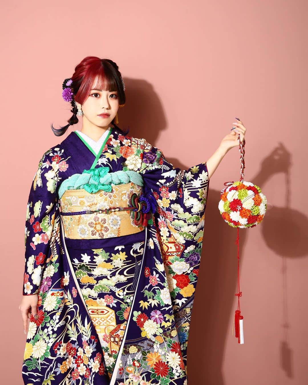 かすこんねぅのインスタグラム：「今日で20歳ラストってことで成人式の写真！⭐️1年経つのあっという間すぎた…… 明日から年齢聞かれたとき、21歳拳で🤜💥🤛って言えるの正直嬉しい」
