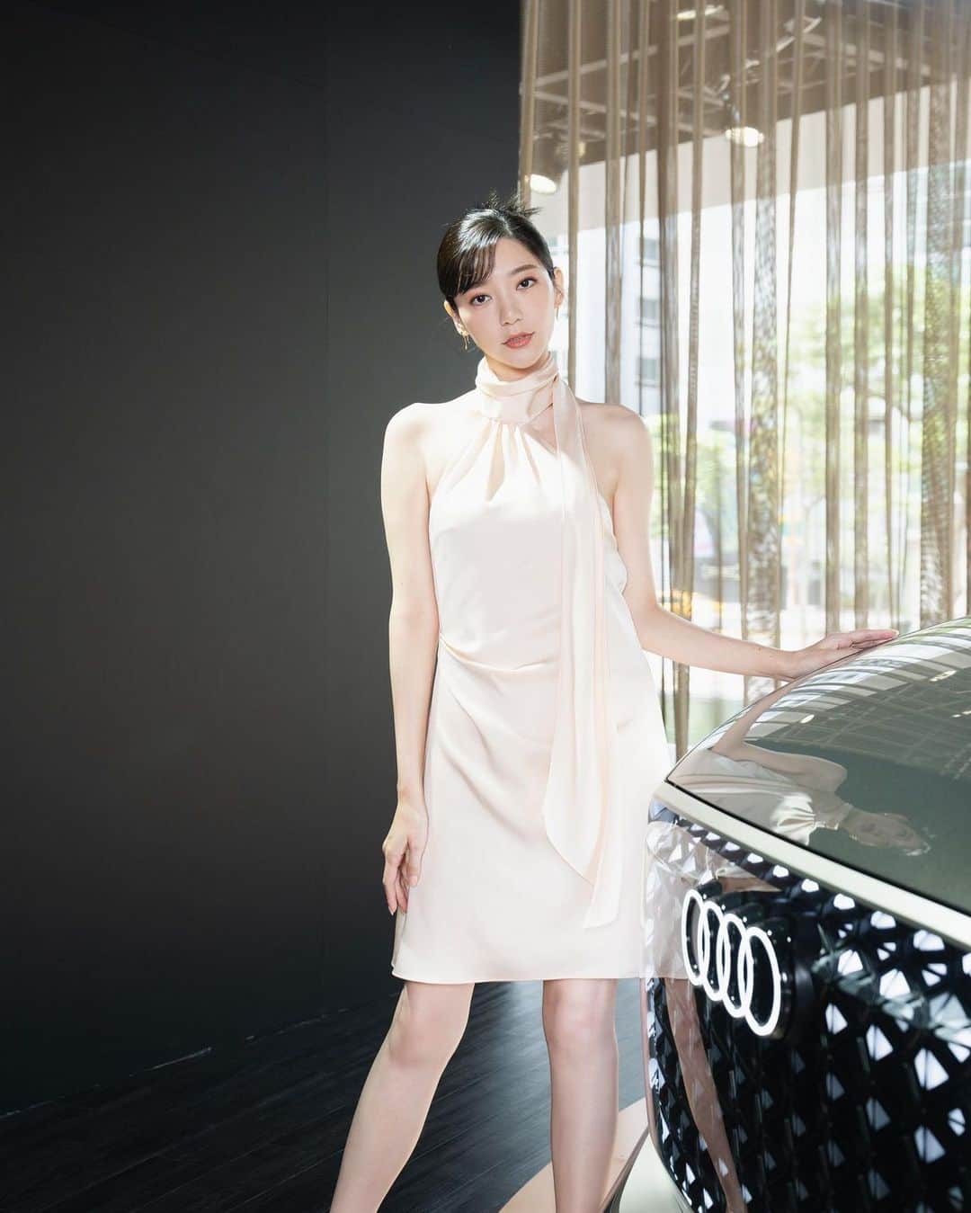 パフ・クオのインスタグラム：「🌟 Audi House of Progress Taipei品牌概念店  帶你走入Audi打造舒適奢華及美學兼具的新視界  Audi規劃了許多精彩內容和豐富的活動，等你來體驗哦  @audi_tw  #Audi #AudiTaiwan #FuturelsAnAttitude  #AudiHouseofProgressTaipei  💄 @jadeleemakeup  💇🏻‍♀️ @10olooff  👗 @melinachen  📷 @aprilfooool_」