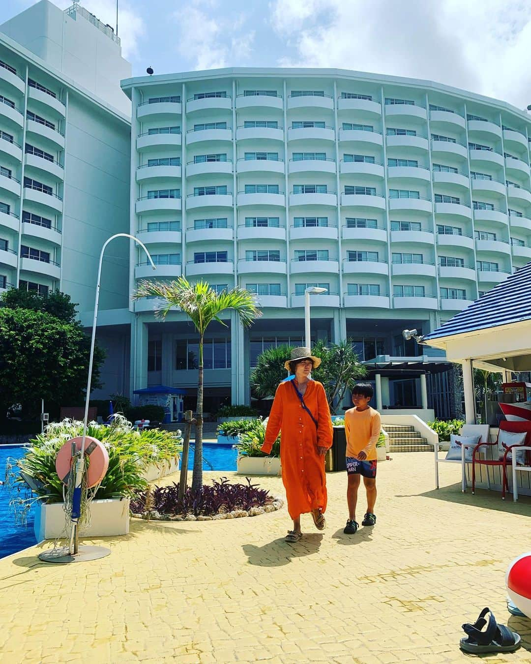 藪木健太郎のインスタグラム：「夏の始まり、最高！ #ANAInterContinentalManzaBeachResort #ANAインターコンチネンタル万座ビーチリゾート #万座ビーチ」