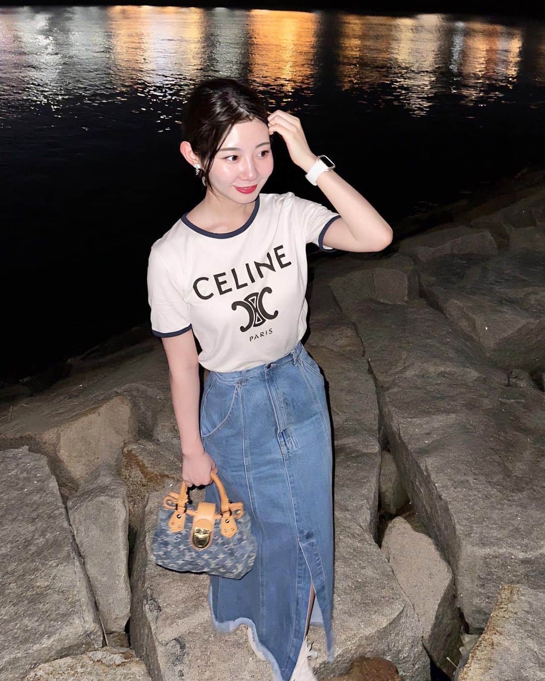 山口莉央さんのインスタグラム写真 - (山口莉央Instagram)「泉南ランタンフェスティバル2023に行ってきました✨  空に舞うランタンが本当に綺麗で、ラプンツェルの世界に入り込んだ気分になりました💭💜  最近は色んな場所でランタンのイベントが行われているみたいなので皆さんぜひ行ってみてください☺️   #泉南ロングパーク  #泉南ランタンフェス  #ランタン  #ランタンフェスティバル  #ラプンツェル  #りんくうビーチ  #りんくうマーブルビーチ  #マーブルビーチ  #泉南カフェ  #海  #ビーチフォト  #夜景スポット  #celine  #tシャツコーデ  #白t  #vuitton  #デニムコーデ  #デニムスカート」7月10日 20時13分 - rio___yamaguchi