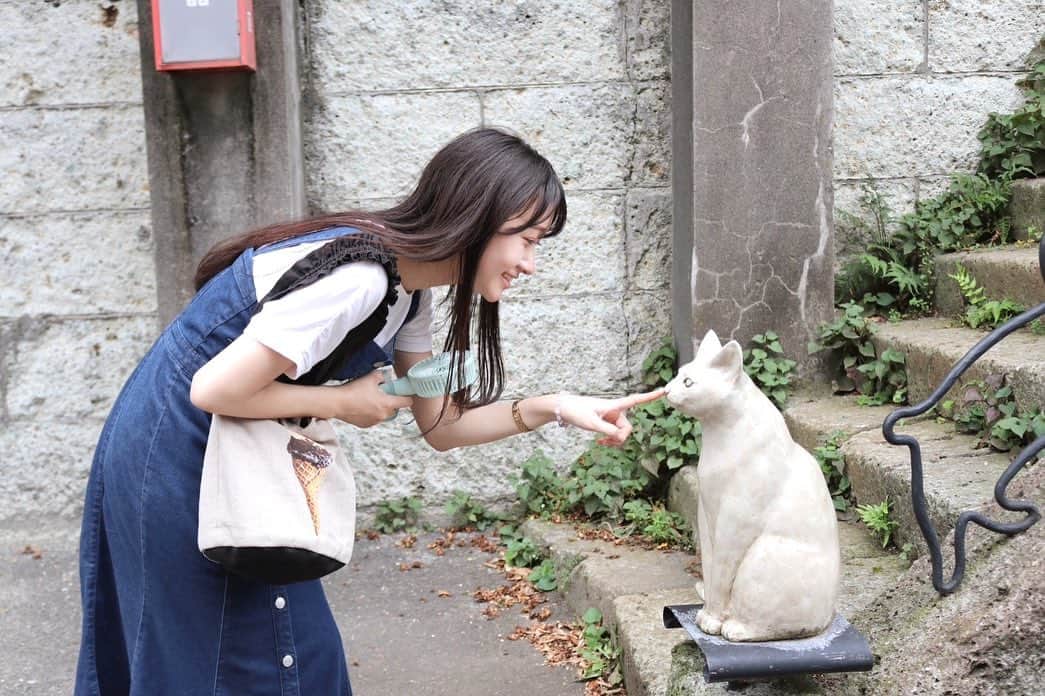 前野えまさんのインスタグラム写真 - (前野えまInstagram)「また行けますように🐈 ・ ・ #ギャラリー猫町  #谷中  #谷中散歩   #cat  #gallery  #yanaka  #naturephotography  #girlportrait #actress #actor #girl #photography #portrait #japanesegirl #portraitphotography #daily_phot_jpn #japan_daytime_view」7月10日 20時14分 - maeno_ema