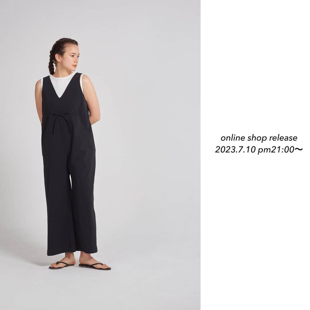 yoriのインスタグラム：「*online shop release*  7/10 pm21:00〜 2023summer 新作が入荷致します！  詳細は商品ページをご覧ください！  #フクレティアードブラウス #スカラップカラーカットソー #ギンガムスカラップカラーカットソー #バックリボンスイムウェア #ポケット付きスイムパンツ #ウエストリボンサロペット  #yori_japan」