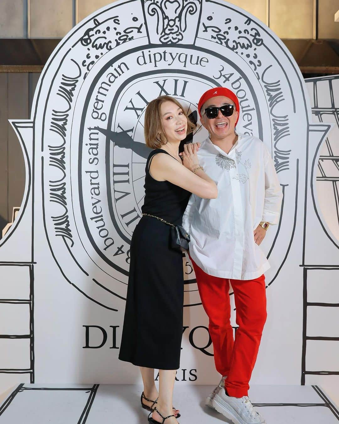 野宮真貴のインスタグラム：「. 先日、ノボルさんとDIPTYQUEのレセプションへ🌿  まるで香りの世界に迷い込んだよう✨  自分だけのペーパーキャンドルホルダーが作れるワークショップもありました😊  「UN AIR DE PARISパリの空気」ポップアップは7/17まで  BA-TSU GALLERY 東京都渋谷区神宮前5-11-5 https://www.diptyqueparis.com  @diptyque  @noboruok   #diptyque #noborutomizawa #野宮真貴#missmakinomiya」