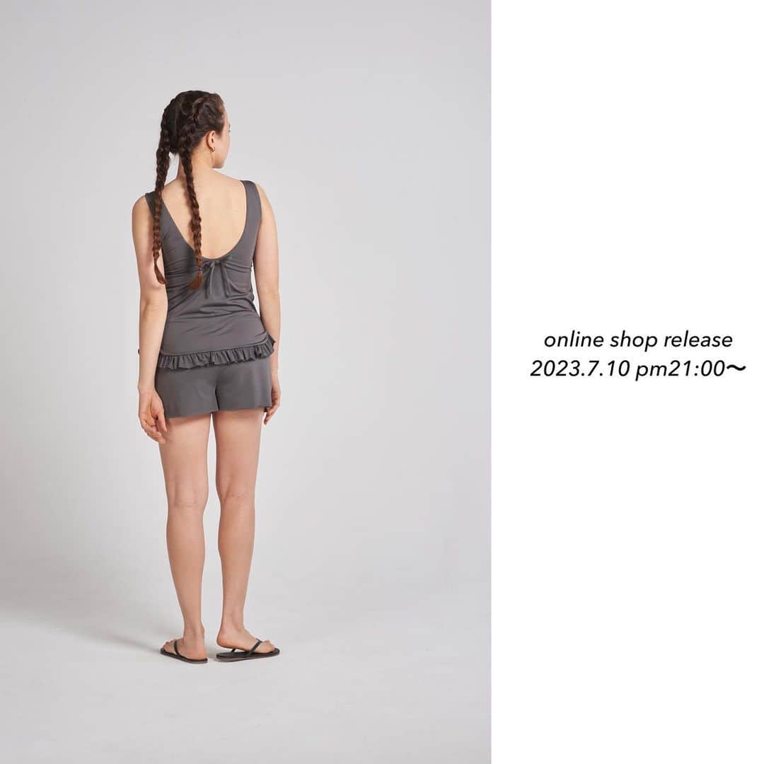 yoriのインスタグラム：「*online shop release*  7/10 pm21:00〜 2023summer 新作が入荷致します！  詳細は商品ページをご覧ください！  #フクレティアードブラウス #スカラップカラーカットソー #ギンガムスカラップカラーカットソー #バックリボンスイムウェア #ポケット付きスイムパンツ #ウエストリボンサロペット  #yori_japan」