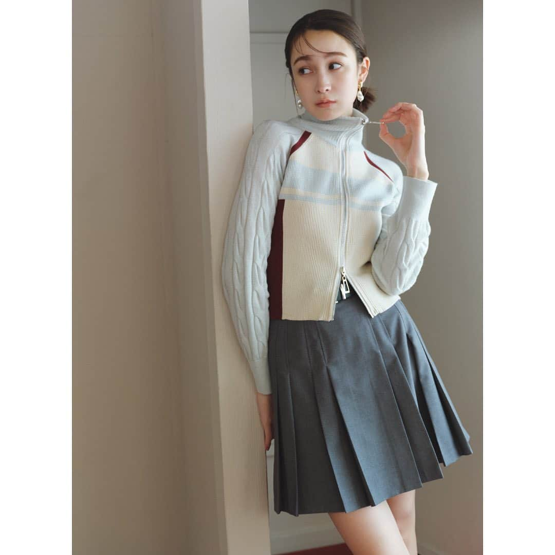 Lily Brownさんのインスタグラム写真 - (Lily BrownInstagram)「- PRE ORDER -  LILY BROWN 2023 Autumn Collection  “ACTIVE mood” ストリートカルチャーを彷彿とさせるアクティブなピースと エレガントなムードを調和させ、クラス感の漂う装いに昇華させた 2023年秋の最新コレクション  【7/6 thu 12:00- 】 モデル・藤井サチが纏う秋の最新LOOK BOOKの先行予約がオンラインにてスタート!! 秋の新作アイテムをいち早く公開しております☺︎  ■先行予約会開催サイト LILY BROWNオフィシャルオンラインストア MASH STORE（公式アプリ） USAGI ONLINE ZOZO TOWN Rakuten Fashion  #lilybrown #リリーブラウン #vintage #vintagefeature #先行予約 #autumn #秋 #新作」7月10日 11時38分 - lily_brown_official