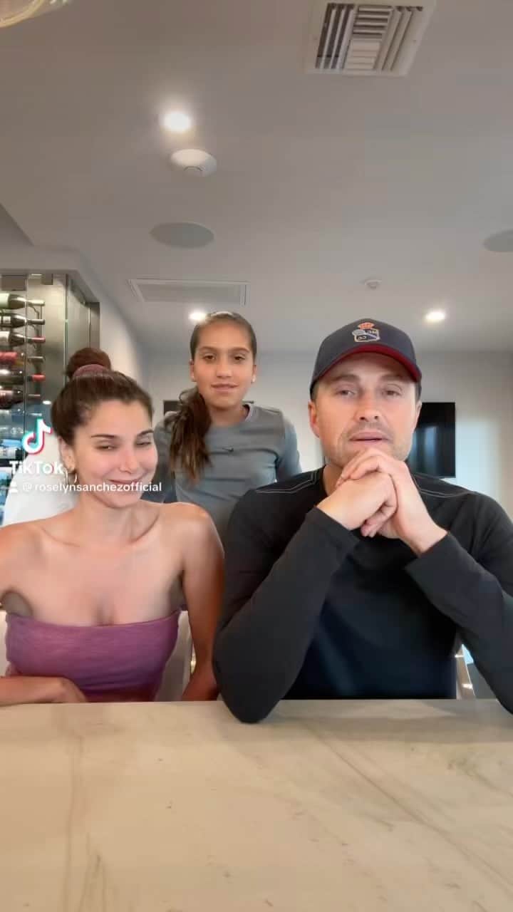 エリック・ウィンターのインスタグラム：「Facts! I don’t normally post tik toc’s but Sebi was pretty spot on with MOST of these @roselyn_sanchez 😂 why was she using that random paper towel tho! 🙄 #familytime #challegeaccepted」