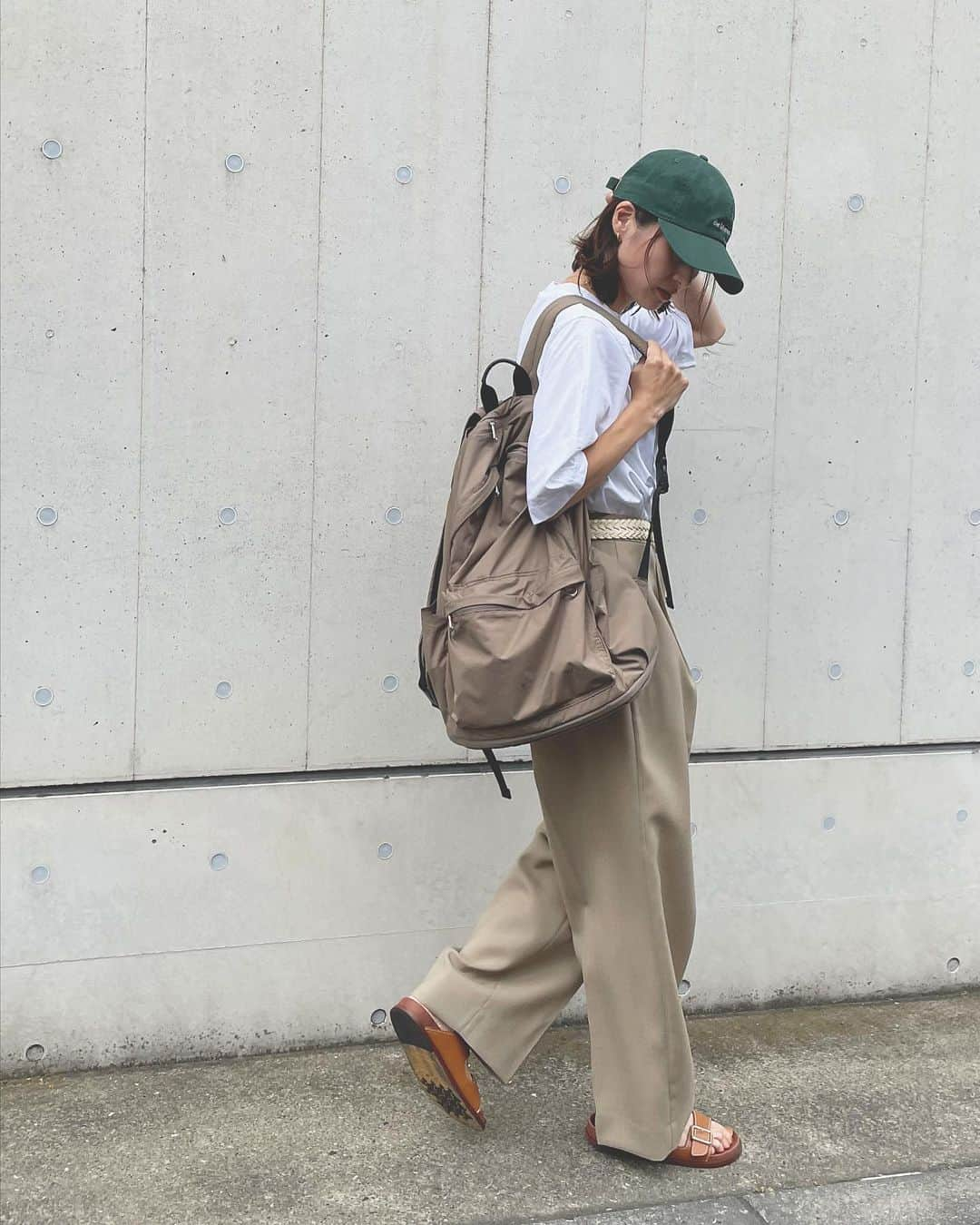 上村若菜さんのインスタグラム写真 - (上村若菜Instagram)「. もうすぐ夏休みですね🌻  今年は旅行に行かれる方も多いのではないでしょうか？？✈️ もう準備はお済みですか？  7/19より伊勢丹新宿店にてGreishのPOP UP STOREがOPENします🚩  レジャーに観光に大活躍なアイテムを揃えてお待ちしています✨  どのカラーも人気で使いやすいCapに、新色ダークグリーンも登場。 こちらは伊勢丹さん先行販売です🧢  深みのあるグリーンが大人っぽく、抜け感のあるカラーです💚 個人的には白やベージュなどのベーシックカラーの差し色にしたり、 秋口はブラウンやグレーなど、ダークなカラーと合わせても素敵なので、1年中お使いいただけると思います✨  ぜひこの機会に遊びに来てくださいね✨  《着用 》 the Moment. Cap (unisex)ダークグリーン Wsac+ トープ the Moment. Cap (kids) カーキ  ⇩ 【information】 伊勢丹新宿店にてGreishのPOP UP STOREがOpenします✨ . 定番アイテムのほか、オンライン限定アイテム《Wsac》や今の時期に大活躍《the Moment cap.》も展開予定✨ 新色ダークグリーンも先行販売予定です🧢 . また、期間中Greishのアイテムをご購入の先着30名様にノベルティをプレゼント🎁 オリジナルマルチフック(ラベンダー、グレー)からお好きなカラーをお選びいただきます。 さらに、エムアイカード新規ご入会の方、もしくはお持ちの方にはオリジナルサブバッグも同時にプレゼントいたします✨  お近くの方はぜひお立ち寄りくださいませ✨  Greish POP UP STORE @isetan_shinjuku_baby_and_kids   《日程》 7/19(水)〜7/25(火)まで  《場所》 伊勢丹 新宿店 本館6F  リ・スタイル キッズ  《展開アイテム》 ⚫︎Wsac＋ ⚫︎Wsac ⚫︎Common sac ⚫︎Wsac＋ mini ⚫︎the Moment.cap (キッズ・ユニセックス) ✨POP UP期間中のみの数量限定販売。伊勢丹先行販売ユニセックスサイズのダークグリーンも限定でご用意しています。  ※Common sacブラック、the Moment. capについて 数量に限りがございますため、売り切れの節は何卒ご容赦くださいませ。  【お問合せ】 詳しくは伊勢丹6F リ・スタイル キッズ 売り場にお問合せください。 03-3352-1111 (代表)  三越伊勢丹リモートショッピングアプリでのチャットやビデオ接客などでもお問合せが可能とのことですので、ぜひ活用してみてくださいね。  #greish #親子コーデ」7月10日 11時56分 - wakame_kami