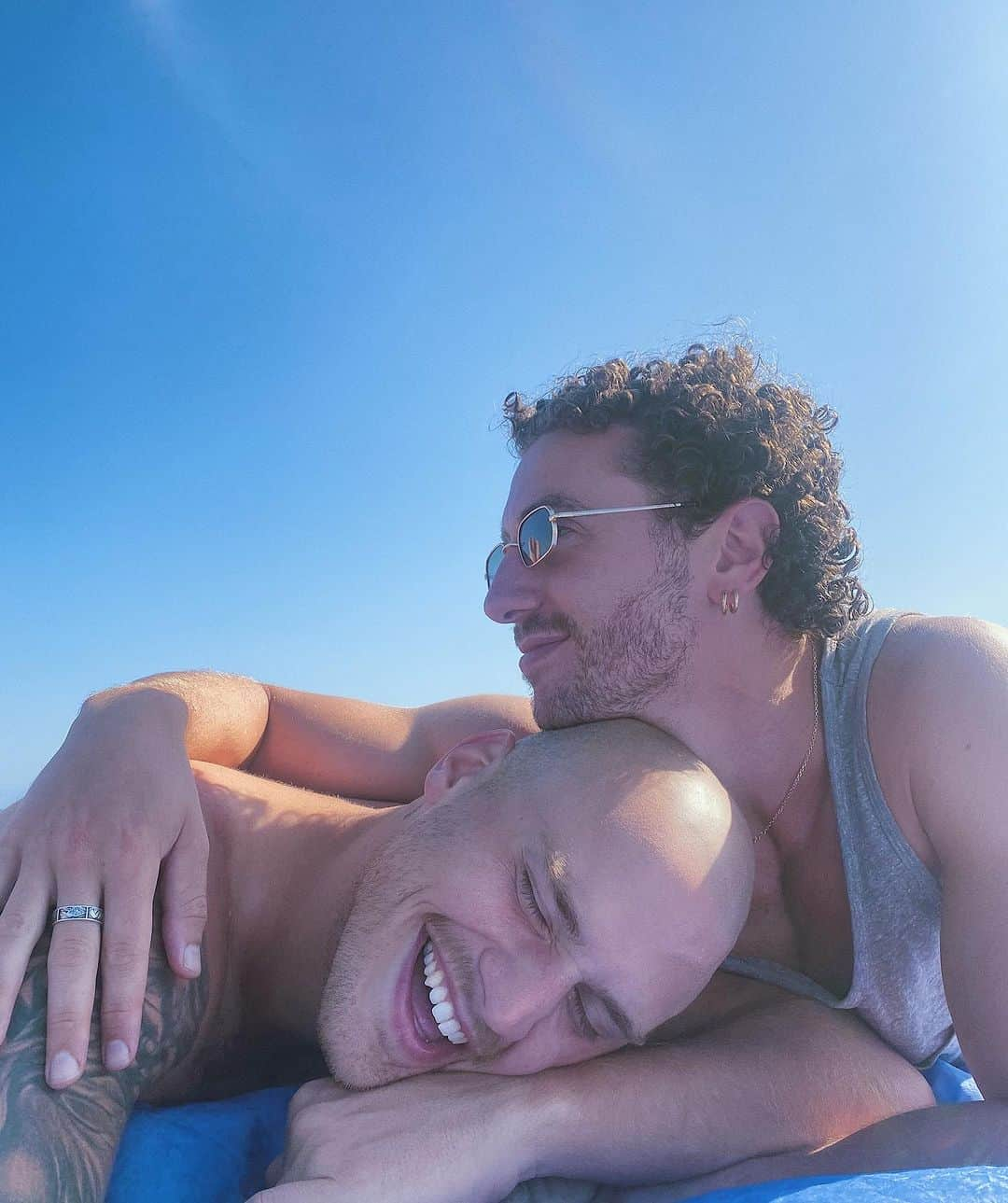 ブランドン・シェイアさんのインスタグラム写真 - (ブランドン・シェイアInstagram)「what a lovely gay beach day ☀️」7月10日 12時06分 - brandoncolbein