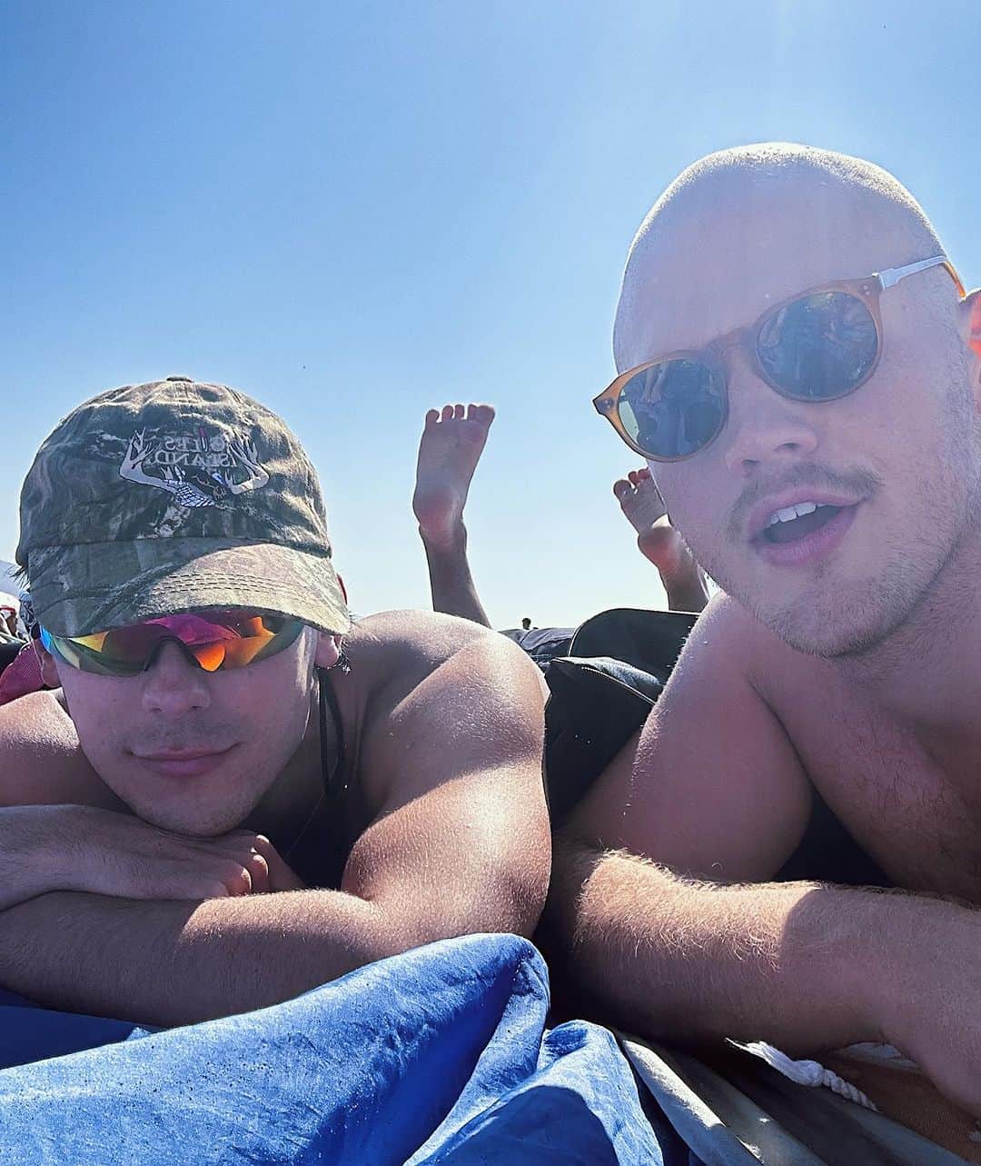 ブランドン・シェイアさんのインスタグラム写真 - (ブランドン・シェイアInstagram)「what a lovely gay beach day ☀️」7月10日 12時06分 - brandoncolbein